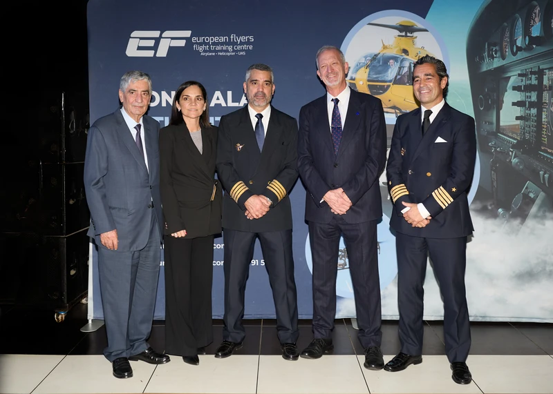 Foto durante la graduacin de los nuevos pilotos de aviones, helicpteros y drones de European Flyers. Foto: European Flyers